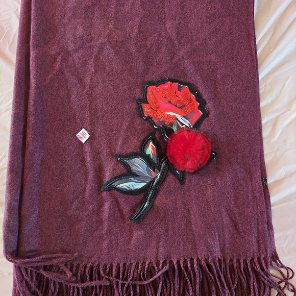 Scarf - Picture 1 of 2